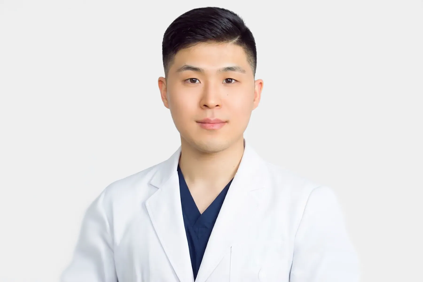 K Dental Hospital キム・ジンファン先生 ポートレート