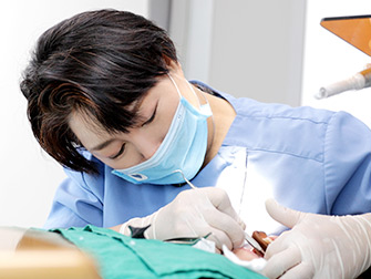K Dental Hospital キム・ミエ院長の治療風景